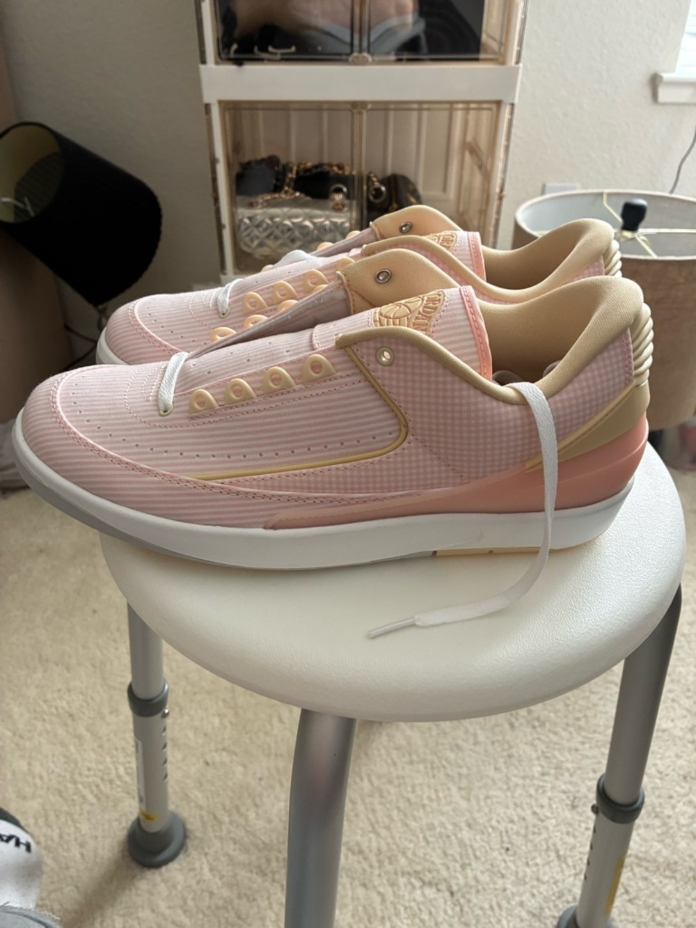 Brand New Jordan 2 Easter
size 10 - Picture 4 of 8